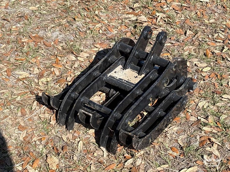 grapple-mini-excavator-attachment-image-2