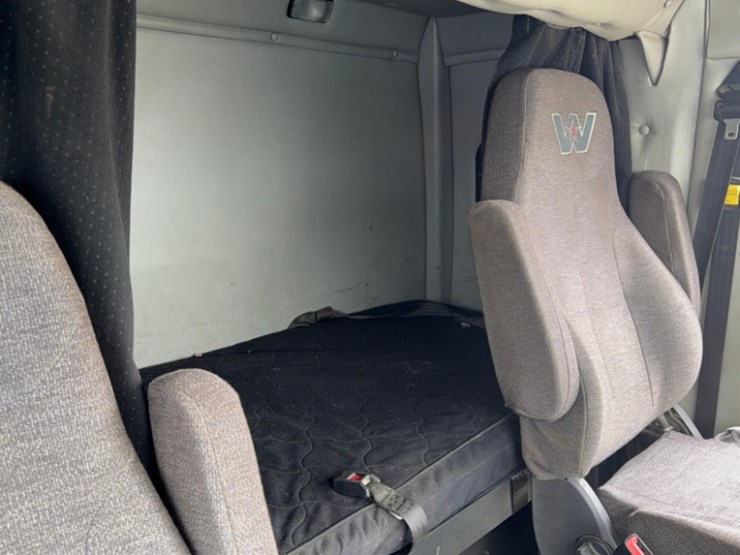 2015-western-star-4900sb-image-21