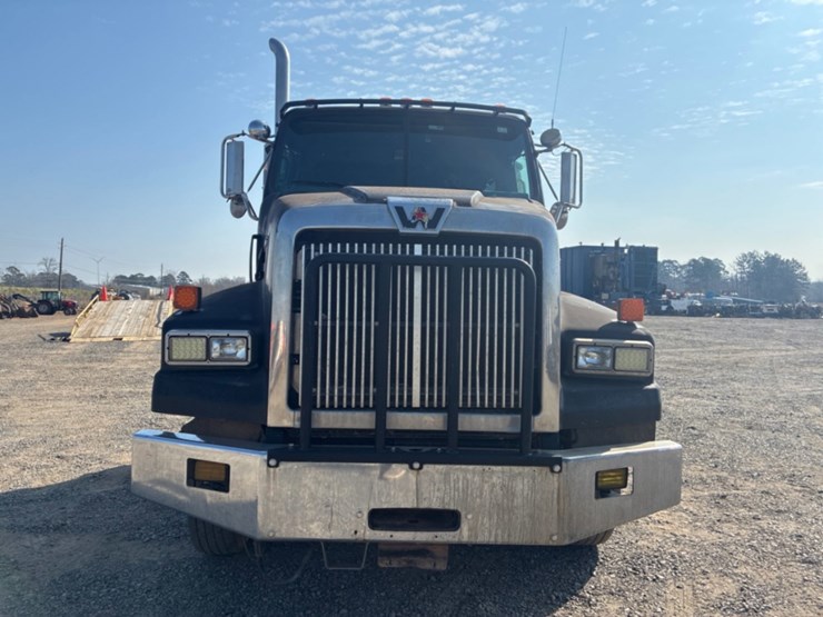2011-western-star-4900sa-image-2