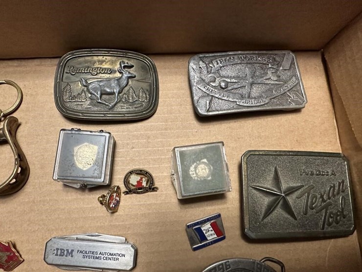 vintage-belt-buckles-&-pins-image-4