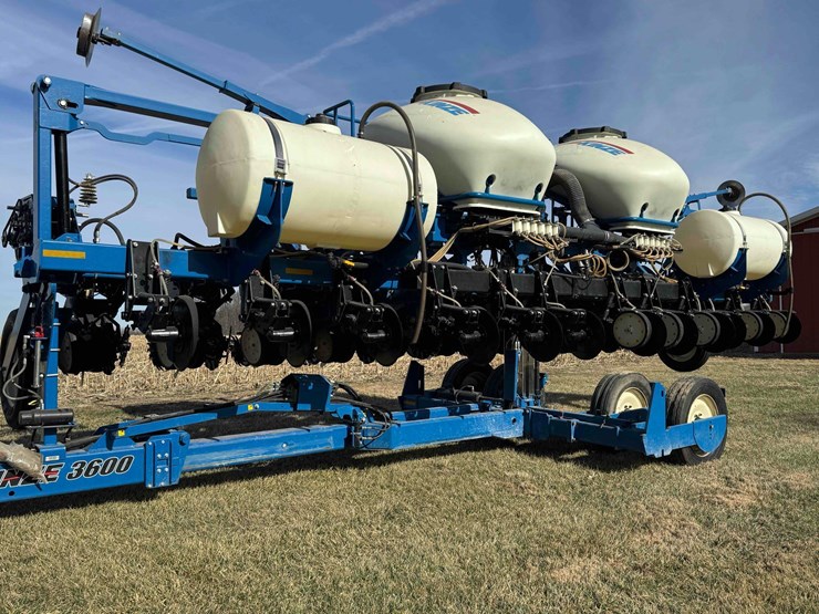 2012-kinze-3600-image-2