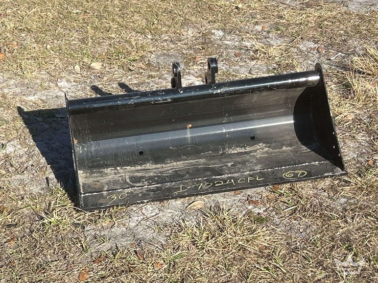 vicsec-30in.-grading-bucket-mini-excavator-attachment-image-5