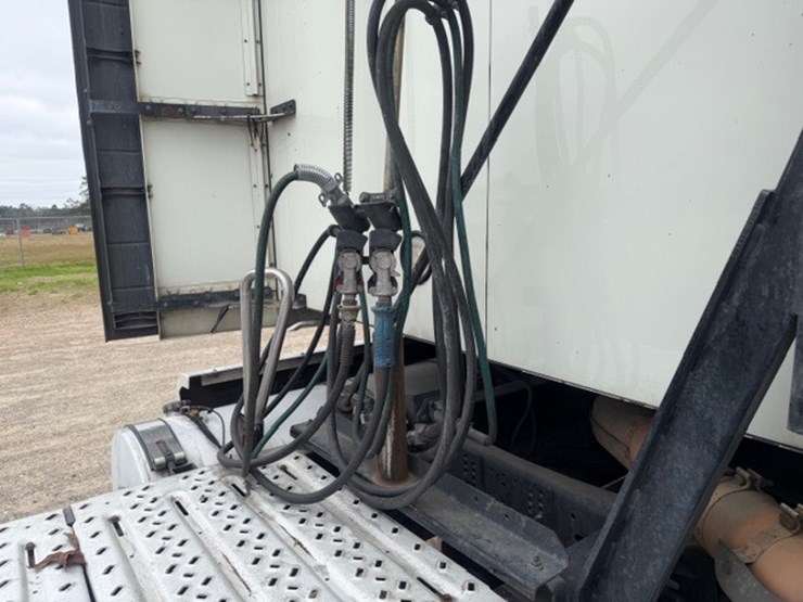 #227-•-2020-mack-anthem-image-35