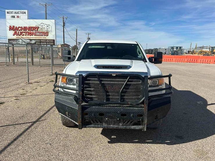 2019-gmc-3500-image-2