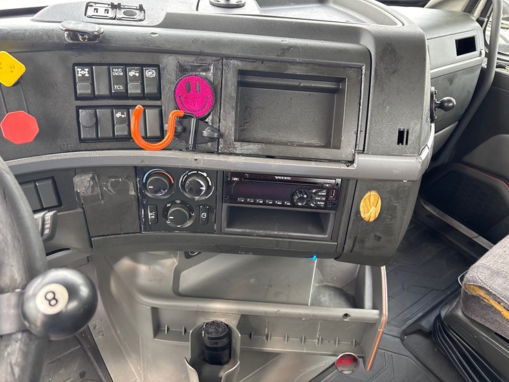 #211-•-2019-volvo-vnl-image-9