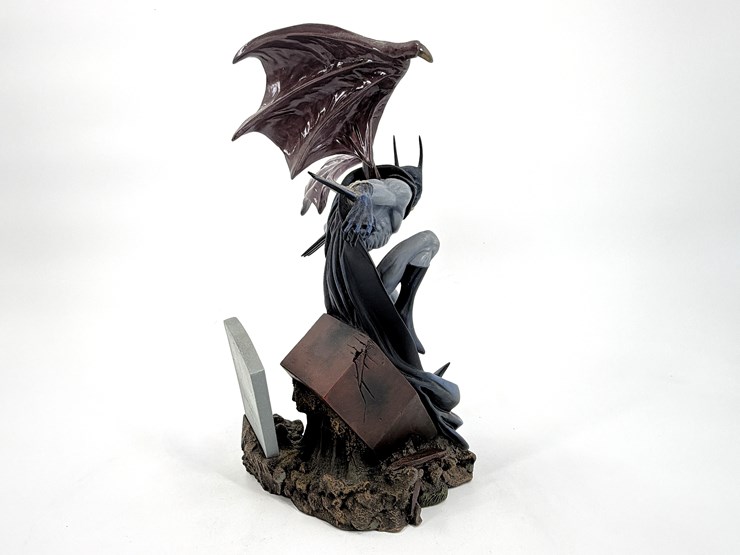 #1055-•-batman-dc-direct-vampire-statue-image-7