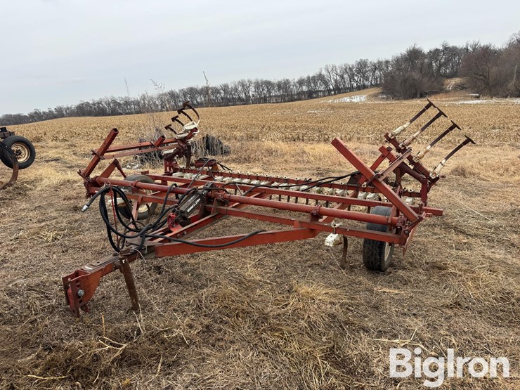 18'-wide-field-cultivator-image-1