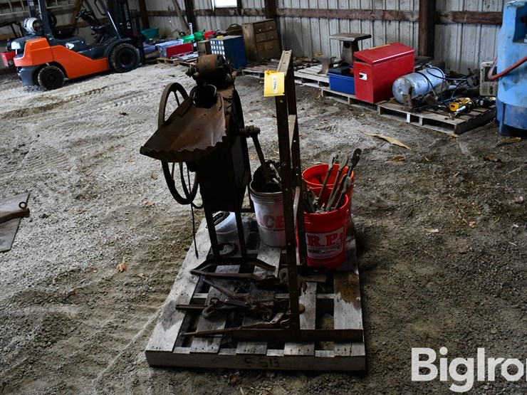 pallet-of-farm-support-image-8