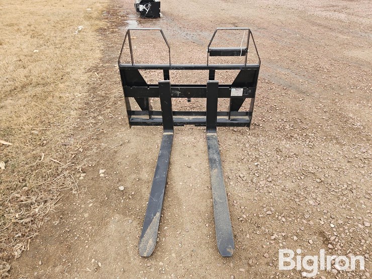 2025-agt-pallet-fork-attachment-image-2