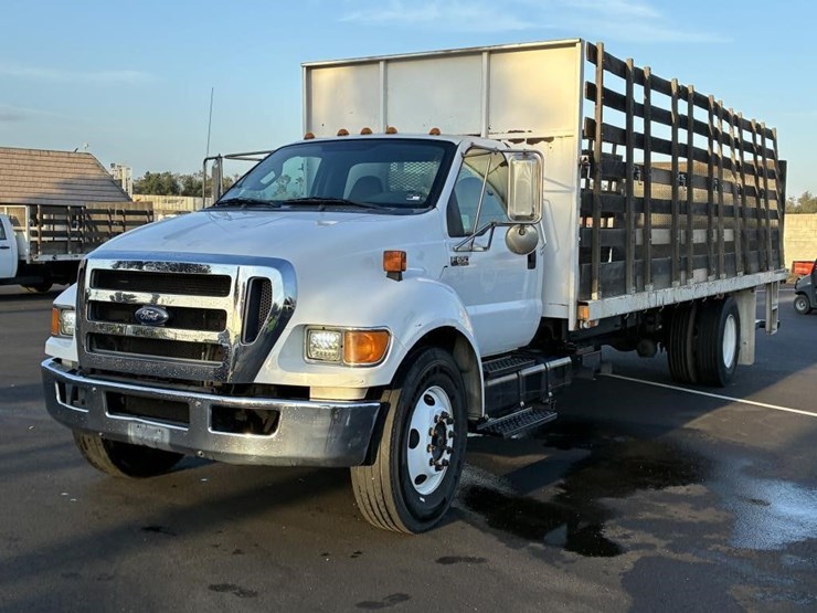 2012-ford-f650-image-1