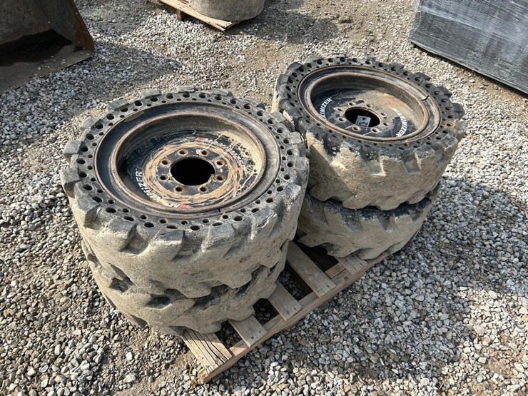 33x12-20-solid-skid-steer-tires-image-1