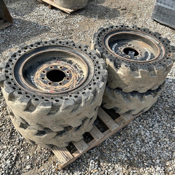 33x12-20 Solid Skid Steer Tires