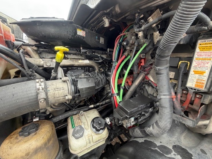 #226-•-2018-freightliner-cascadia-image-57