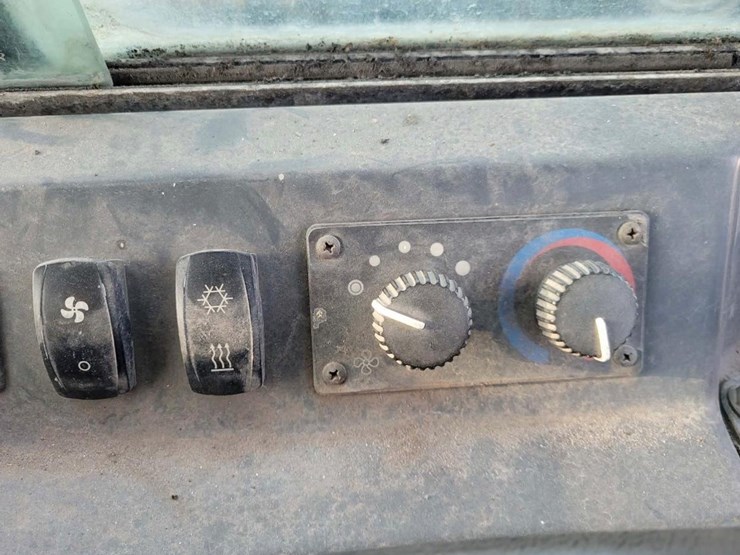 2012-deere-650k-image-13