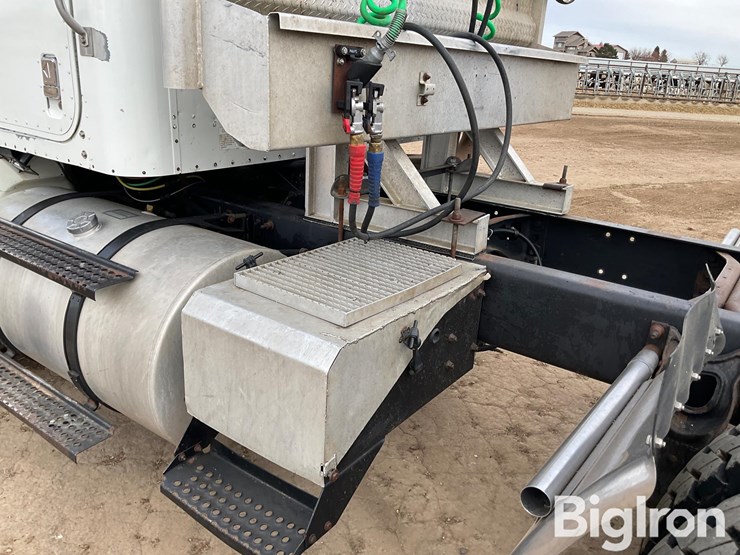 2001-international-2001-image-17