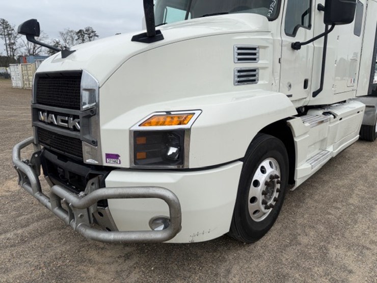 #227-•-2020-mack-anthem-image-27