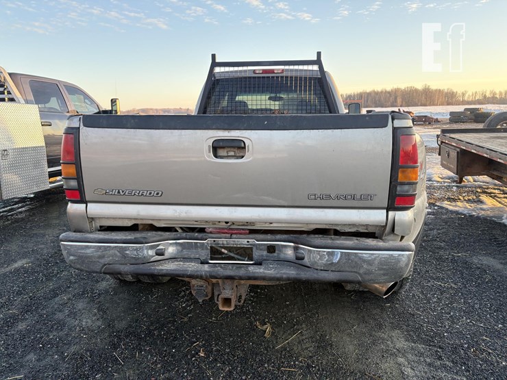 2003-chevrolet-silverado-3500-ls-image-13