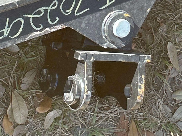 2025-40in-tilt-bucket-excavator-attachment-image-5