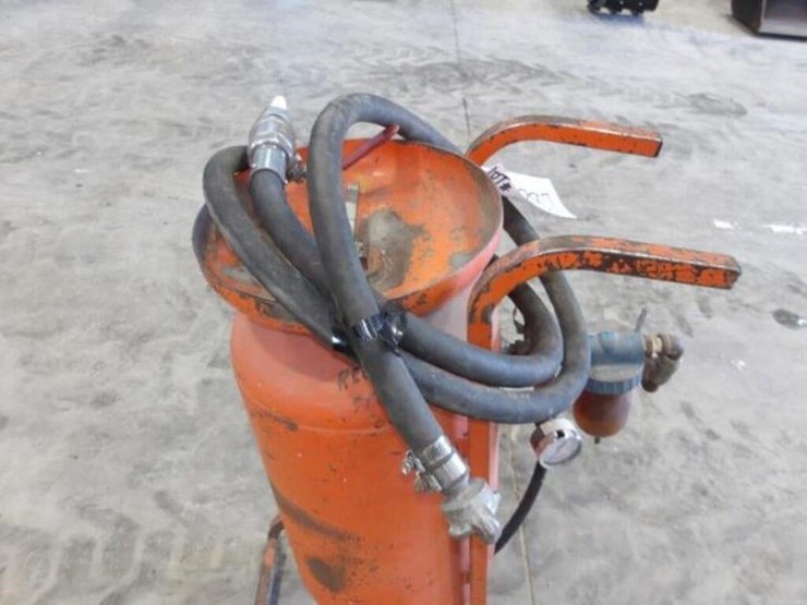 portable-sandblasting-tank(s)-image-8