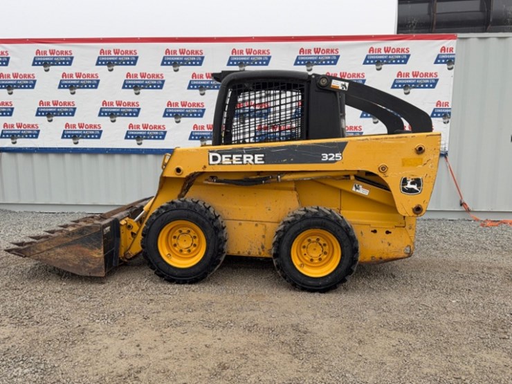 john-deere-325-image-1