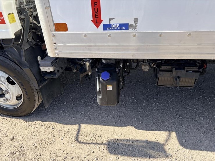 2017-isuzu-nrr-image-10