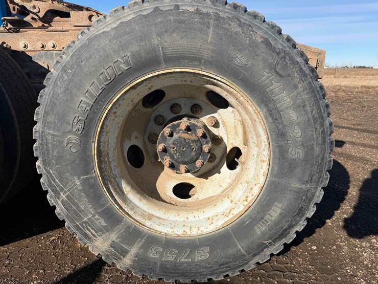 2003-freightliner-columbia-120-day-cab-image-11