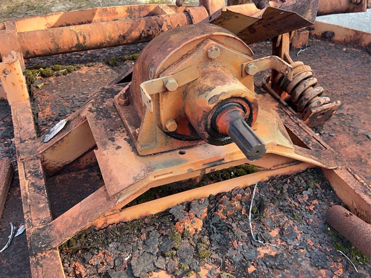 7’-bush-hog-pull-type-mower-image-7