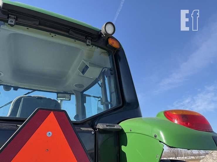 2011-john-deere-7130-image-17