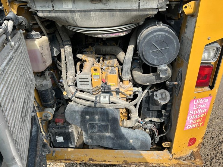 2017-caterpillar-262d-image-14