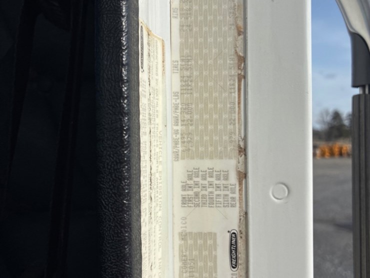 2014-freightliner-coronado-122-sd-image-5