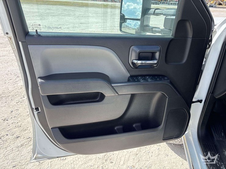 2019-chevrolet-silverado-2500hd-image-13