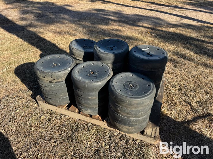 john-deere-closing-wheels-image-3