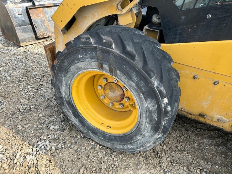 2017-caterpillar-262d-image-16