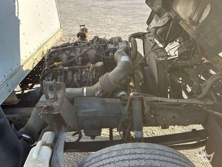 2004-isuzu-npr-image-8