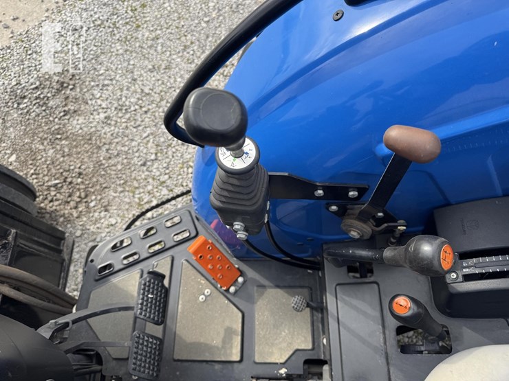 new-holland-tn65-image-14