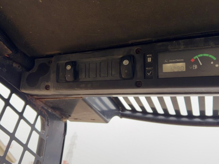 john-deere-325-image-13