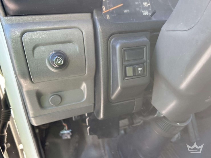 2004-isuzu-npr-image-18