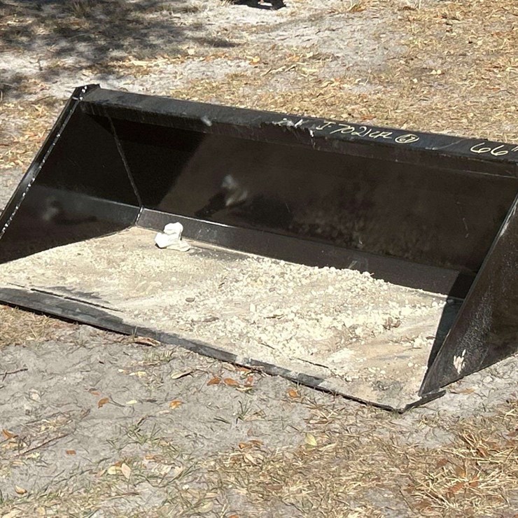 2025 Swict 66in. Bucket Skid Steer Attachment