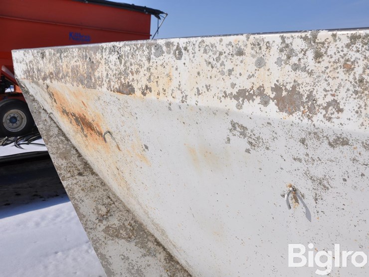 pull-type-dry-fertilizer-spreader-image-17