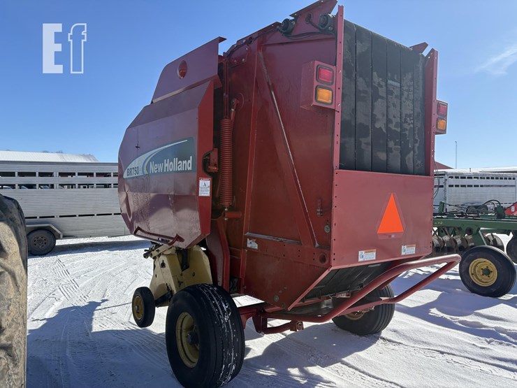 2007-new-holland-br750a-image-6