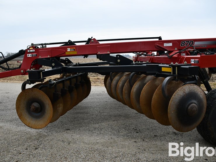 case-ih-870-ecolo-tiger-7-shank-disk-ripper-image-16