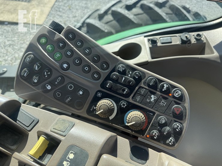 2013-john-deere-8310r-image-19