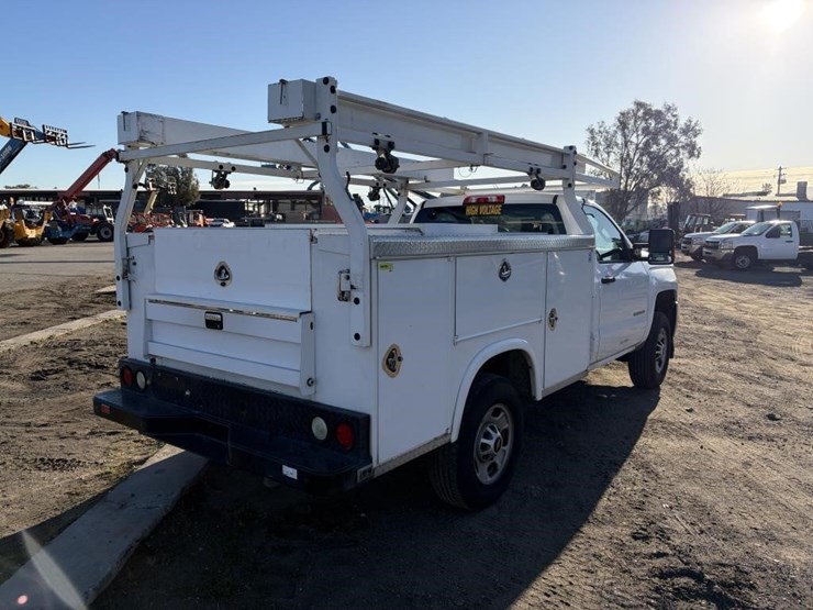 2016-chevrolet-silverado-2500-image-3