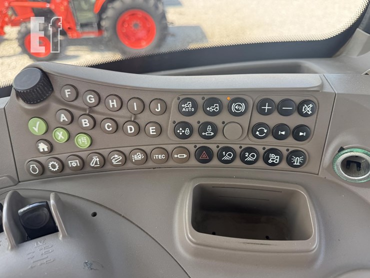 2012-john-deere-7215r-image-17