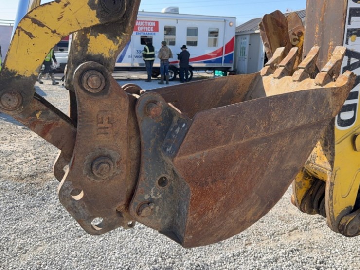 new-holland-b95b-image-5