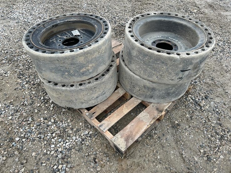 33-12-20-solid-skid-steer-tires-image-3