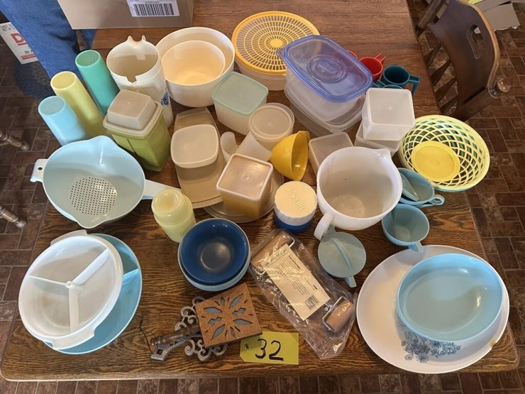 misc.-plastic-tupperware-image-2