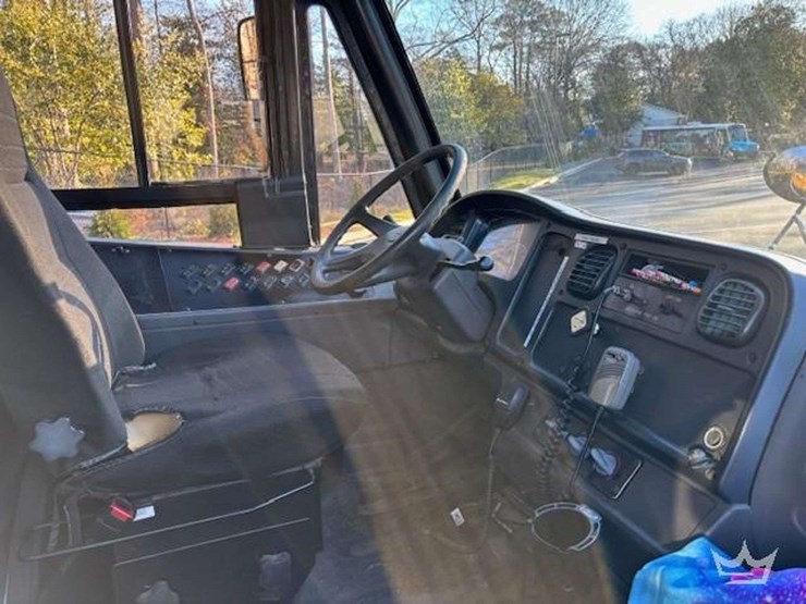 2007-freightliner-b2-image-14