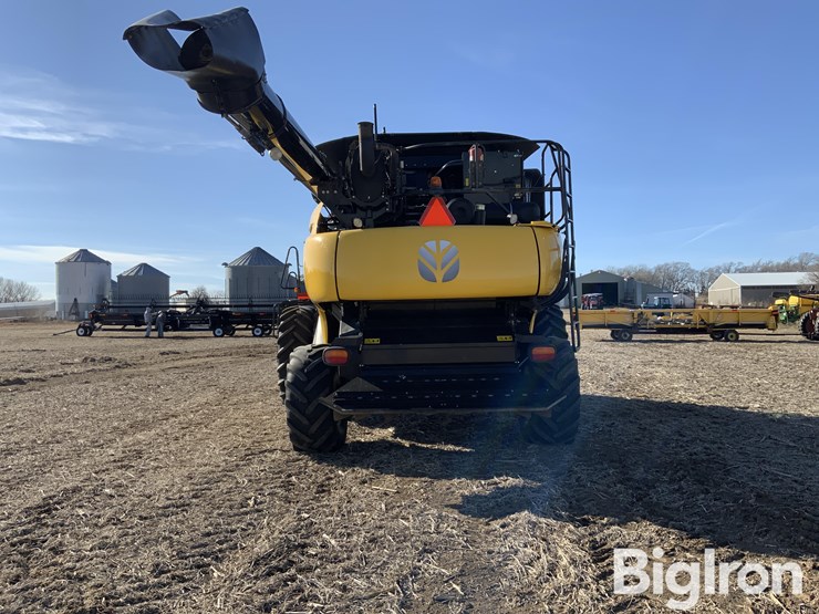 2015-new-holland-cr8.90-image-6