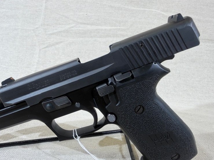 #231-•-sig-sauer-p220-pistol-image-24